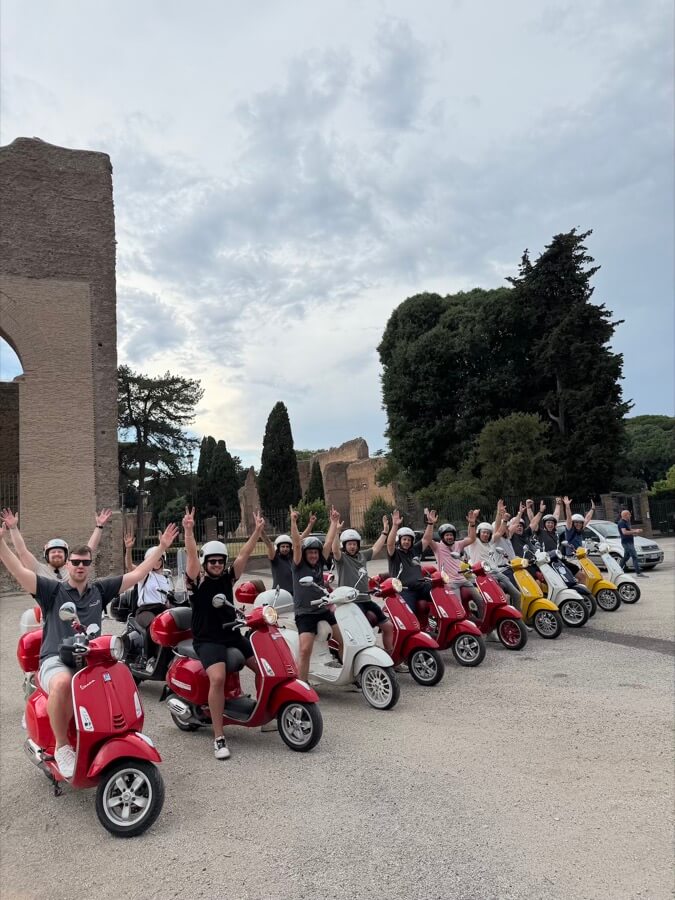 Firmenevent Juni 2026 - 14 Personen Bridgestone Vespa-Tour