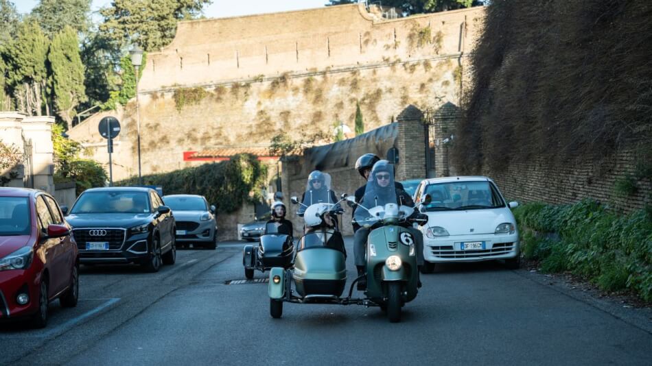 Oldtimer, Fiat500, Vespa mit Sidecar Bild 